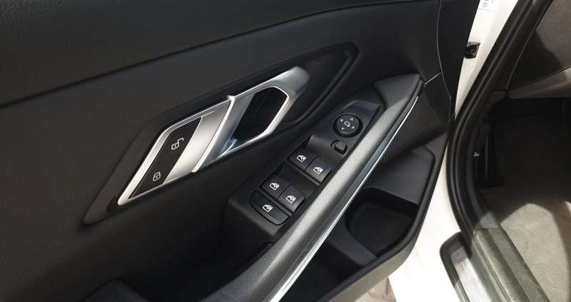 BMW Seria 3 cena 129555 przebieg: 73767, rok produkcji 2021 z Michałowo małe 379